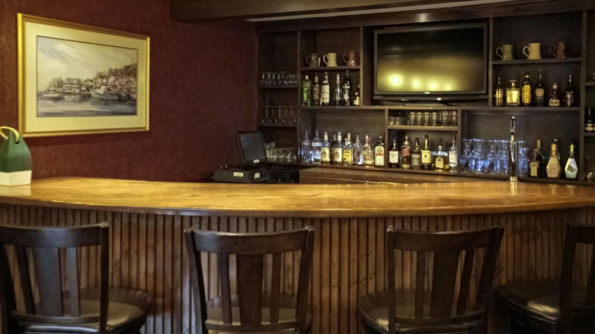 Hearthstone Inn - Port Hastings エクステリア 写真
